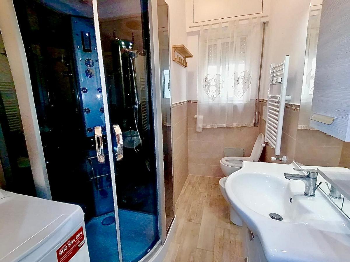 Relax Zambrini Apartment Lido di Ostia Luaran gambar